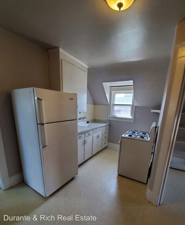 Building Photo - 1 br, 1 bath Apartment - 1420 Wisconsin Ave