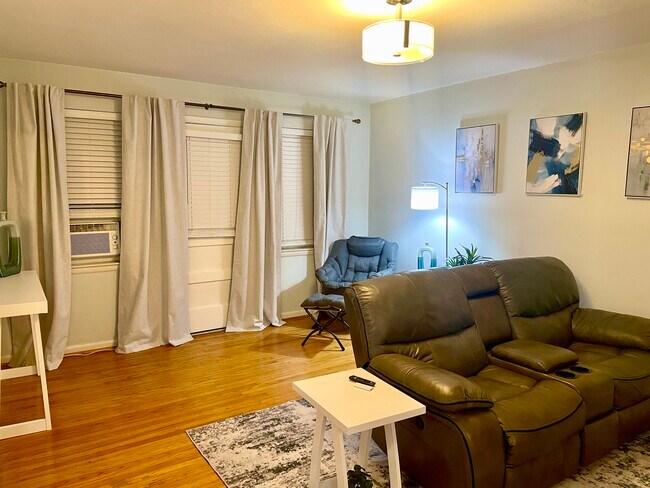 Foto del edificio - 35 S Oak Ave