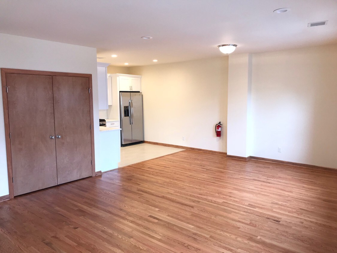 Living/Dining Area - 73 Westwood Ave