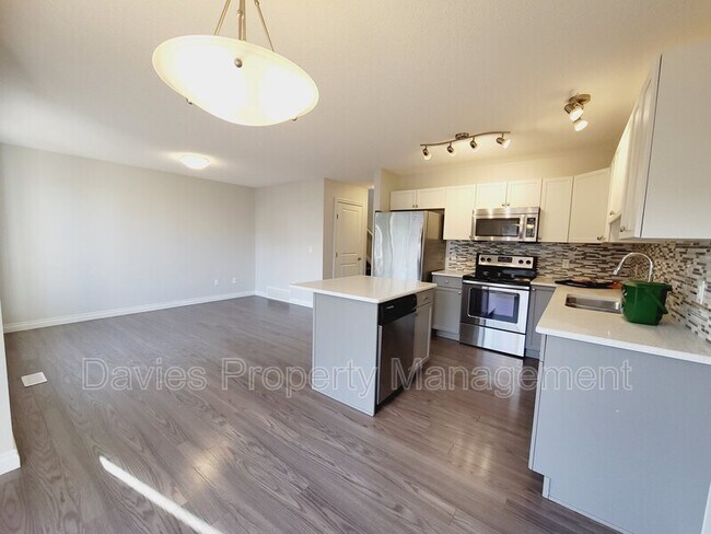 Photo du bâtiment - 445 Brintnell Blvd NW