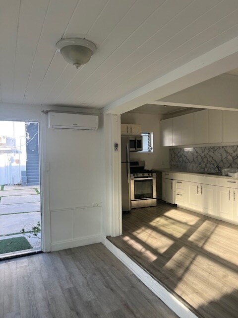 Foto del edificio - 231 NE 56th St