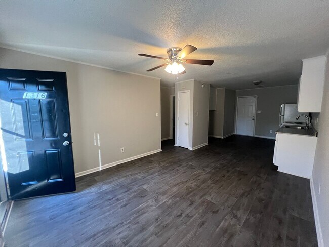 Foto del edificio - 1316 Linwood Rd