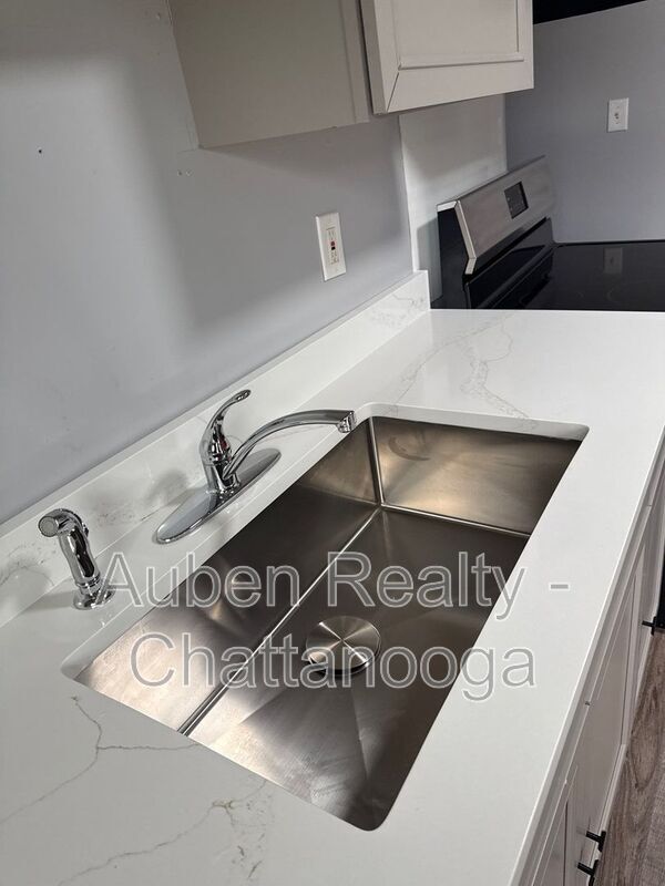 Foto del edificio - 1802 Wilcox Blvd
