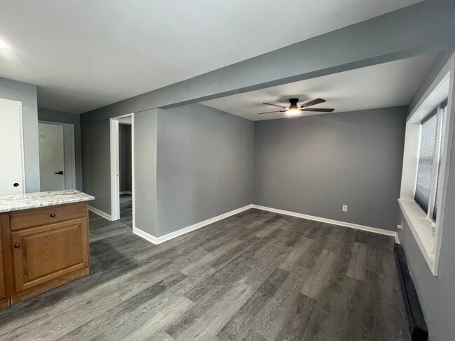 Foto del edificio - 5040 W Lake Rd