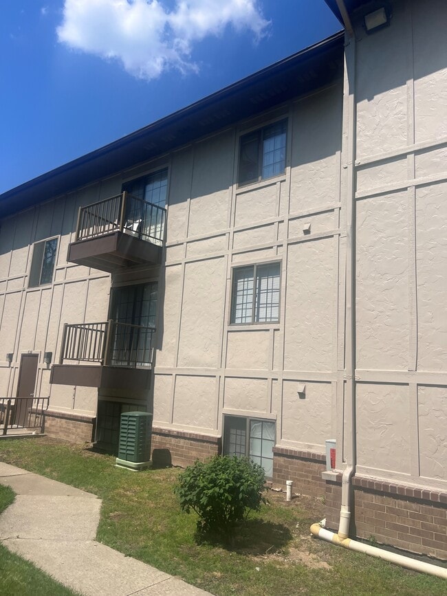 Building Photo - Tudor Arms