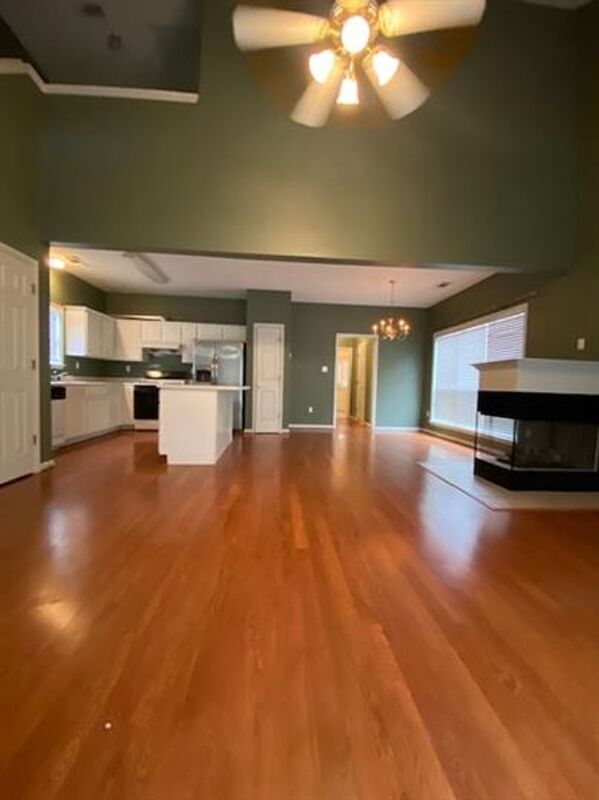 Building Photo - 1015 River Isle Cove