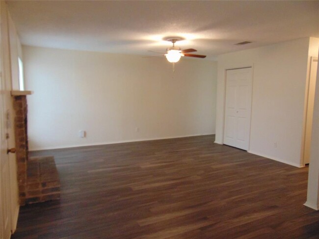Building Photo - 9603 Teasdale Terrace