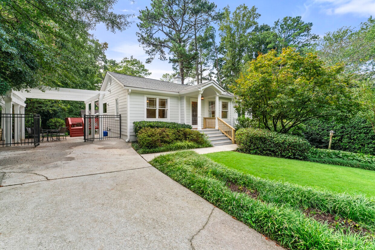 Primary Photo - 1055 Ralph Rd NE