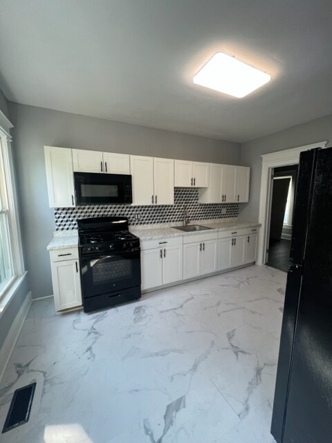 Building Photo - 1339 Butternut St