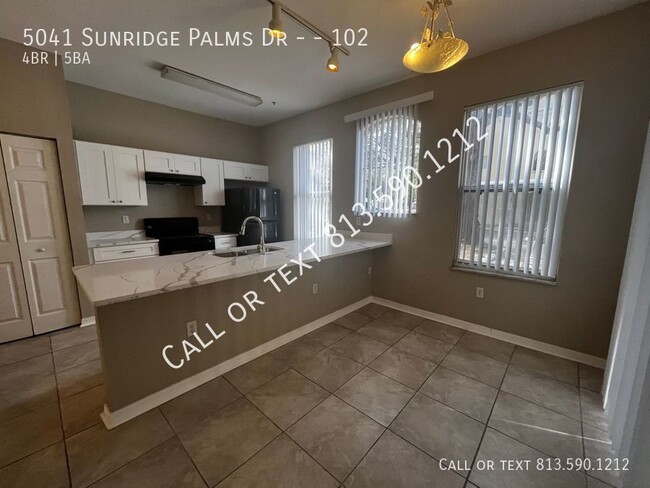 Building Photo - 3 story home - great location!