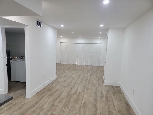 Foto del edificio - 9371 Fontainebleau Blvd