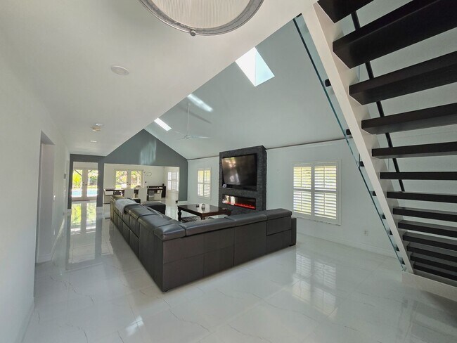 Photo - SEASONAL RENTAL - Luxury by the Beach! House