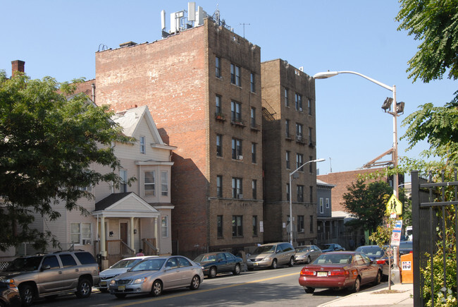 Building Photo - 282 Broadway Ave