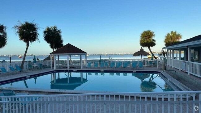 Beach Pool & Hot tub - 4190 35th Ter S