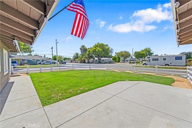 Building Photo - 5892 Meadowlark Dr