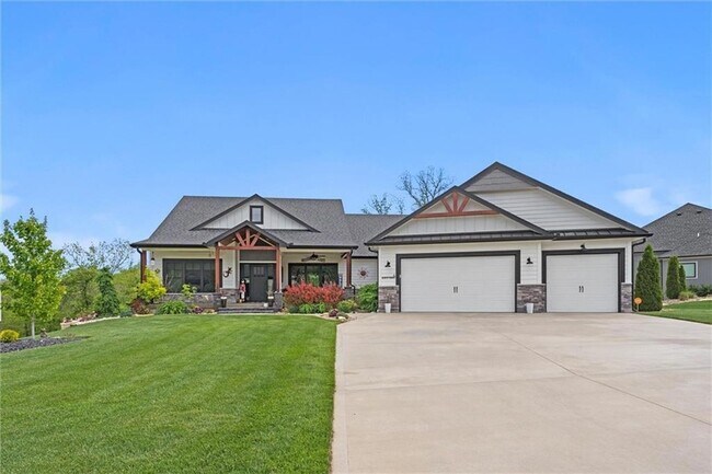 4 Black Hawk Dr