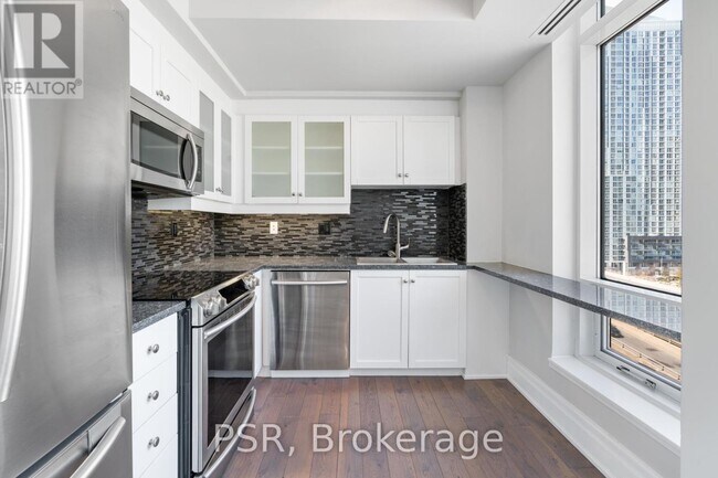 Building Photo - 500 Queens Quay W