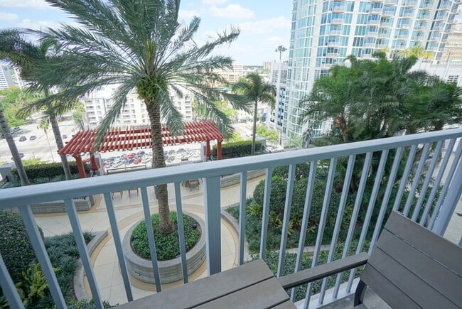 Building Photo - Luxury 1BR Skypoint Condo in Downtown Tampa