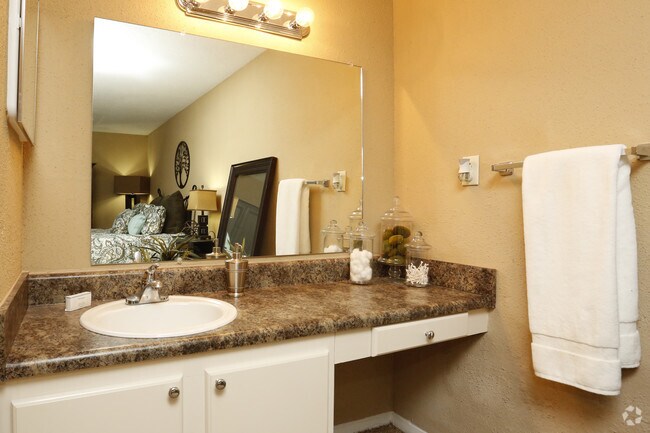 2BR,1.5BA - Apex Hoover