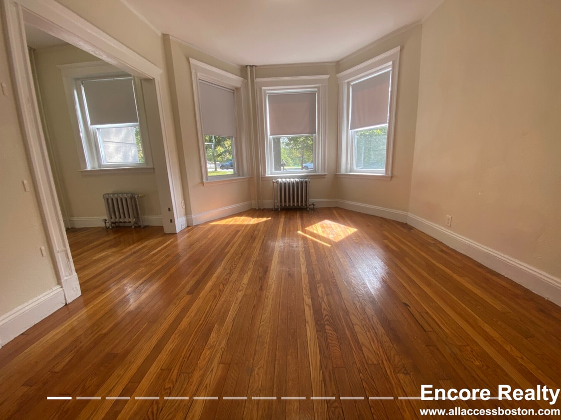 Primary Photo - 1161 Boylston St