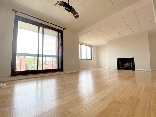 Foto del edificio - 85 Brainerd Rd