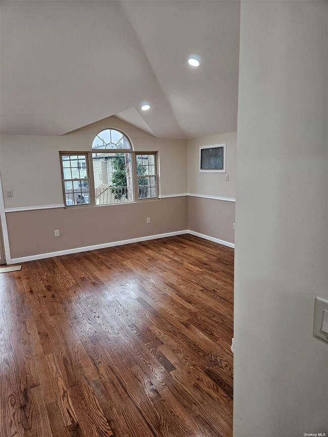 Foto del edificio - 225-10 146th Ave