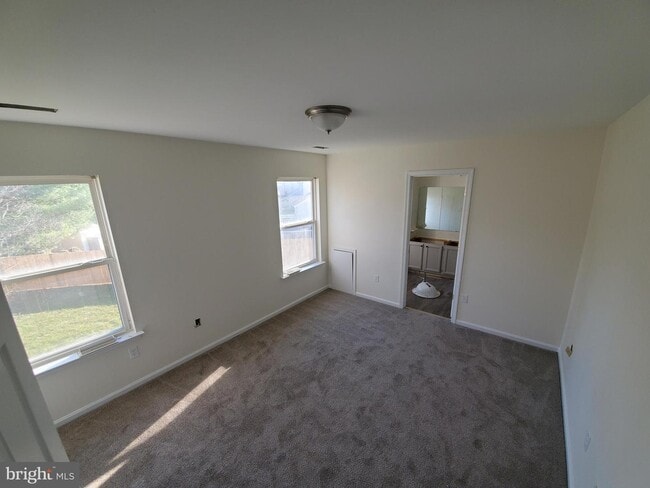 Building Photo - 15 Heatherfield Way