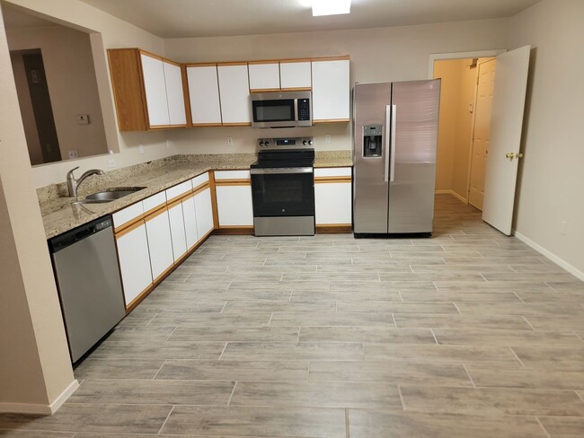 Building Photo - 15676 W Caribbean Ln