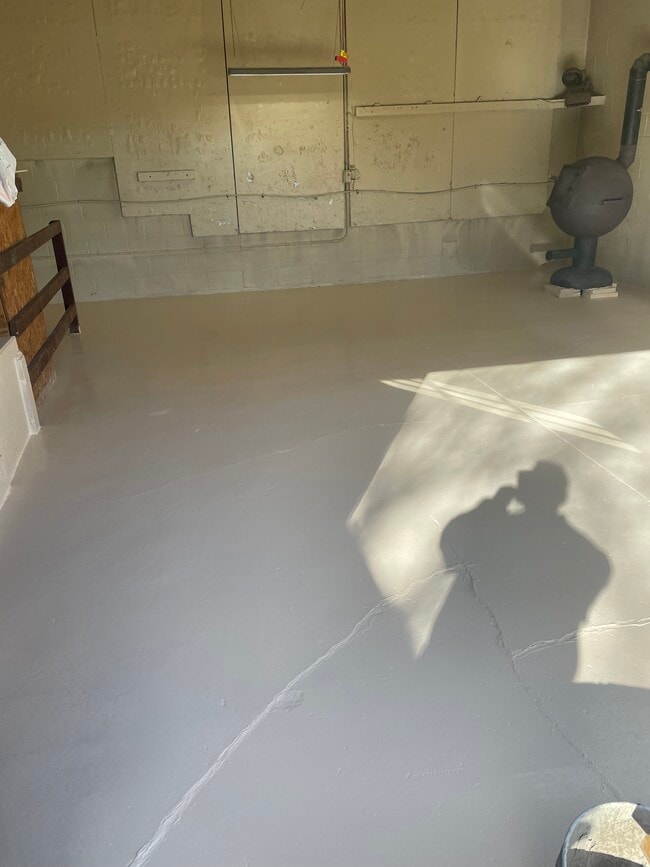 Single stall garage - 4120 Roy St