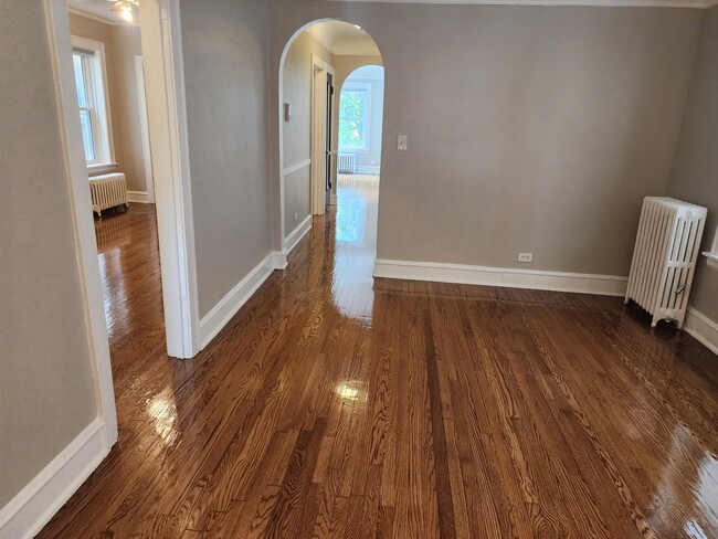 Building Photo - 4842 Elm St
