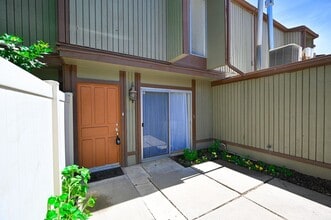 Building Photo - 5407 S Willow Ln
