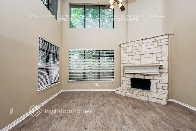 Foto del edificio - 2942 Greenway Dr