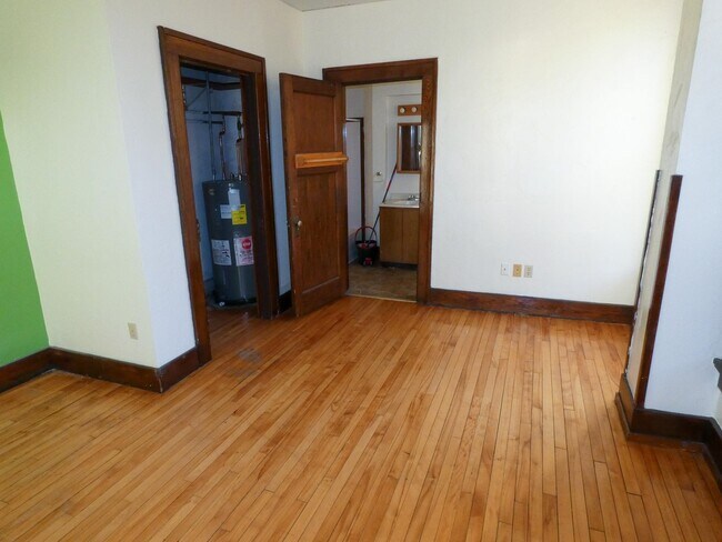 Foto del edificio - 15 E Main St