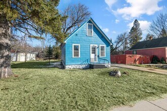 Building Photo - 924 N Stevens St