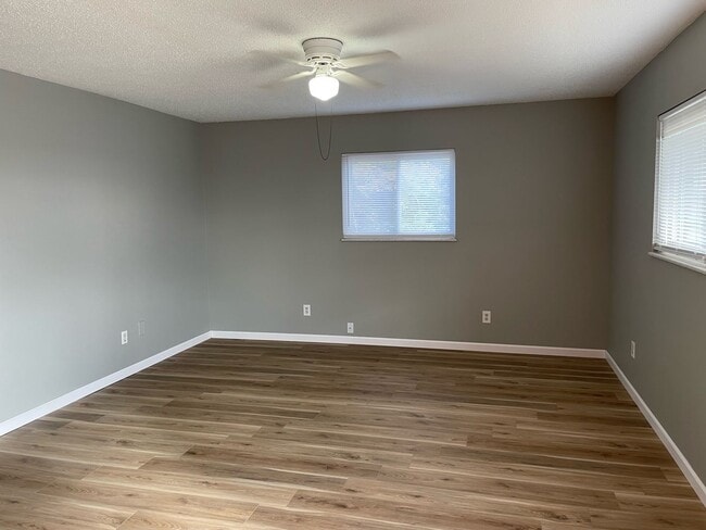 Building Photo - 309 N Lincoln Dr
