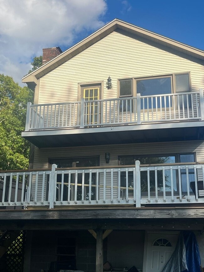 Building Photo - 2 Br / 2Ba Home with water views in Wareha...