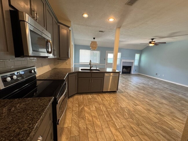 Foto del edificio - 3306 Levy Ln