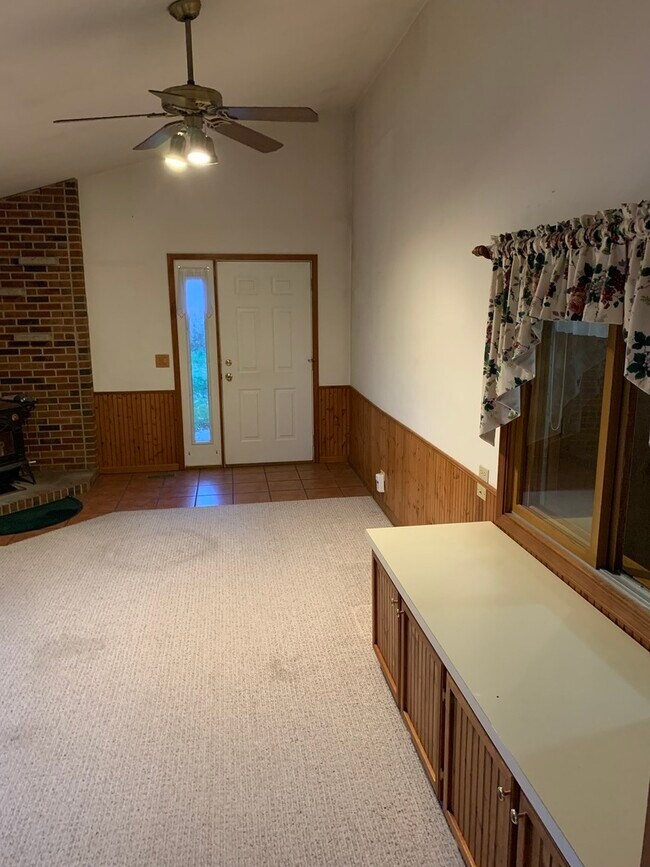 Foto del edificio - 37W793 Binnie Rd