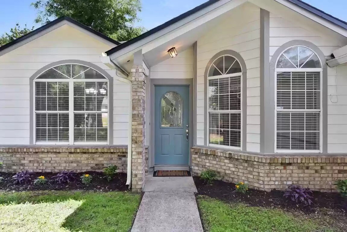 Foto principal - 8563 Wyndhurst Dr