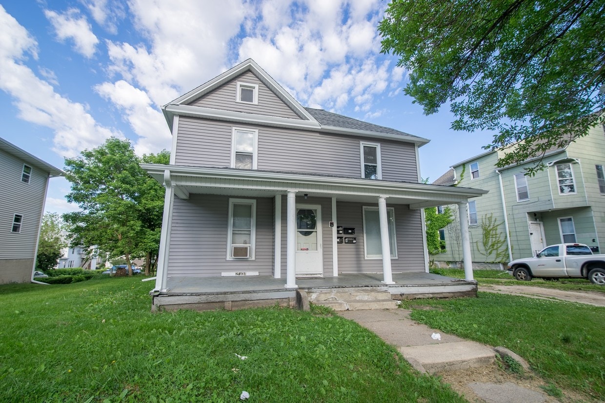 2504 Olive St Unit 3, Cedar Falls, IA 50613 Apartment for Rent in