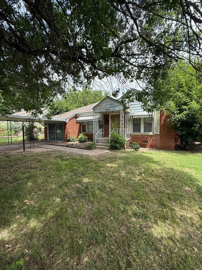 Foto del edificio - Charming 3-Bedroom Home in Quiet NW OKC Ne...