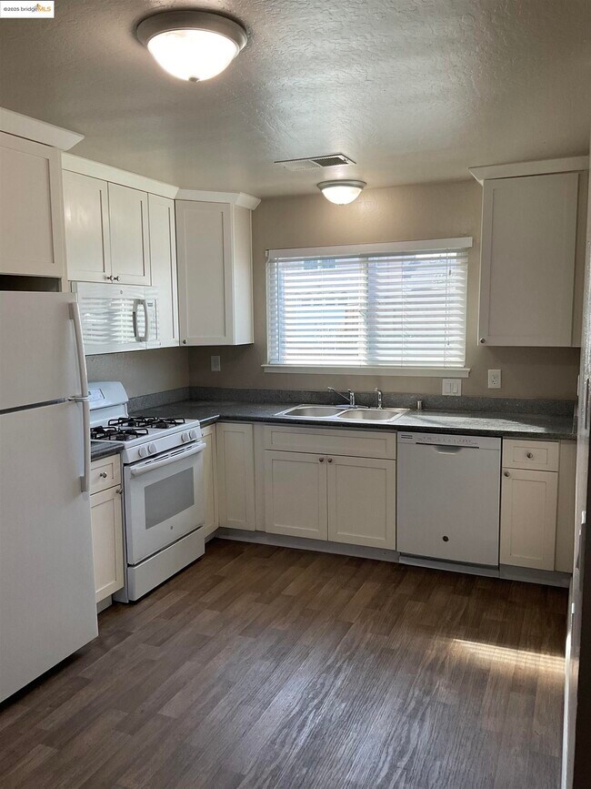 Foto del edificio - 201 E 17th St