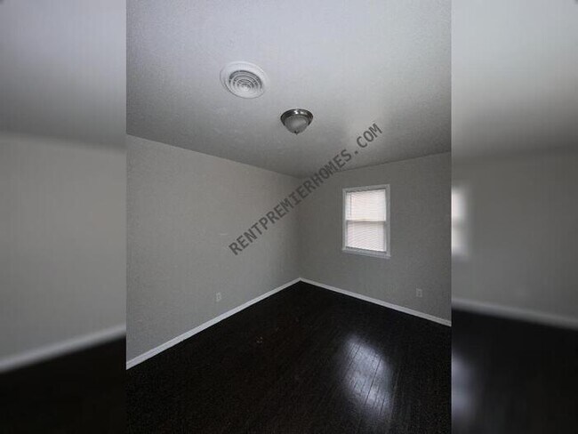 Building Photo - 901 NW 89th St