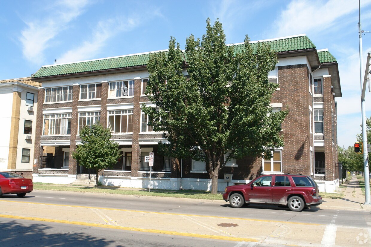 Primary Photo - Cherokee Apartments