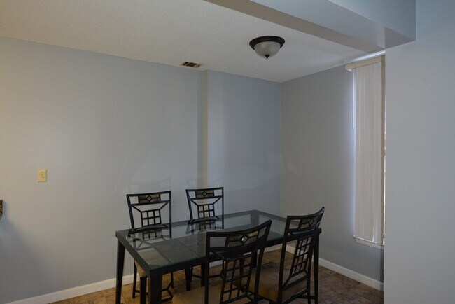 Building Photo - 56 Shrewsbury Green Dr