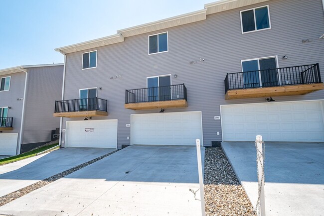 Building Photo - 596 Prairie Drive