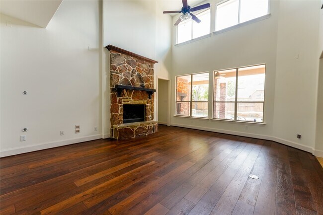Building Photo - 25411 Springwood Lake Dr