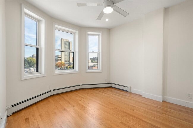 Building Photo - 45 Thorndike St