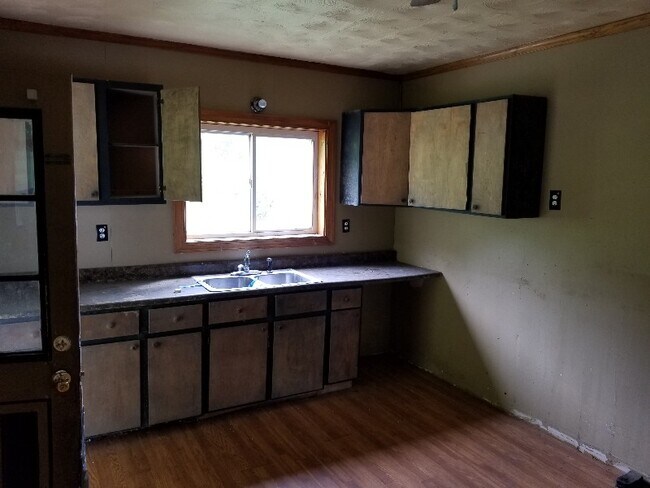 Building Photo - 186 Riverview Dr