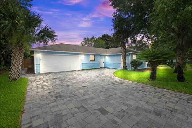 Foto del edificio - 349 Primrose Cir